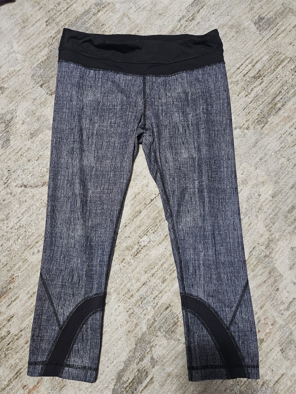 Lulutemon Women’s Black Heather Performance Capri Leggings Size 8